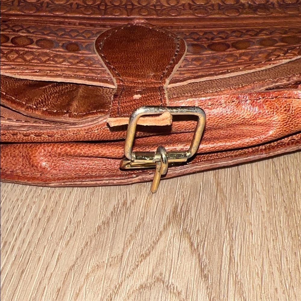 Vintage Circa 1990’s Brown Leather Crossbody Bag - Picture 12 of 16